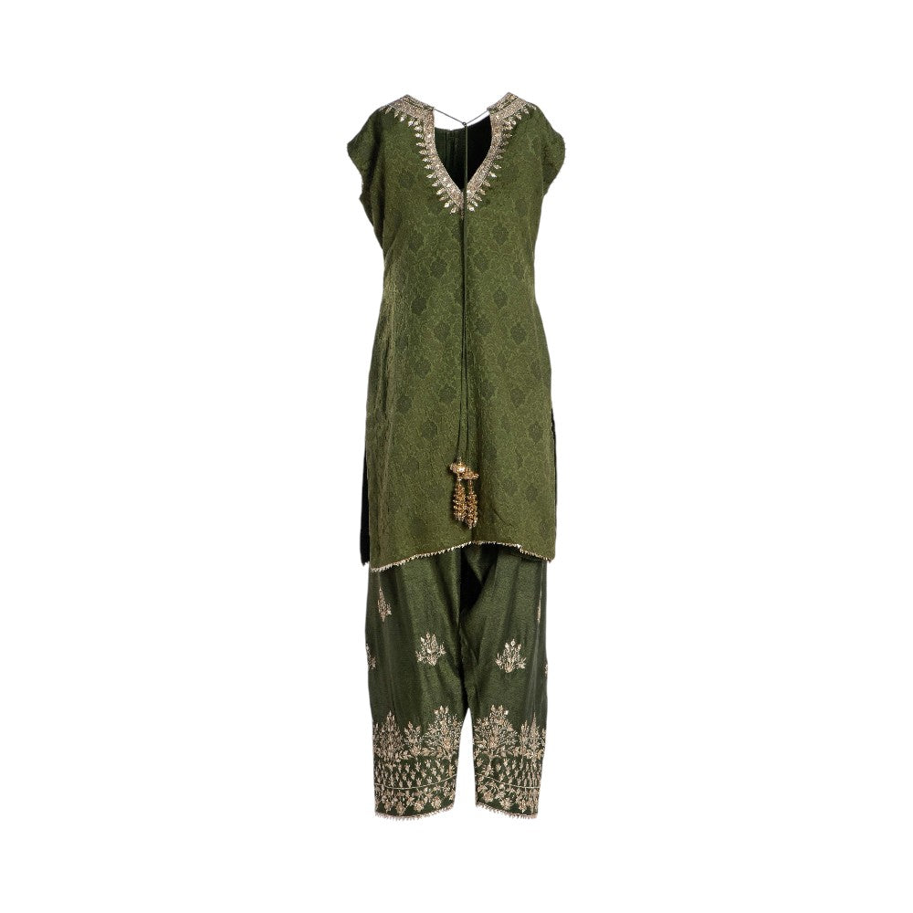Pre-owned Nida Azwer Casual Shalwar Kameez in Green / Emerald / Bottle Green, Satin, Good