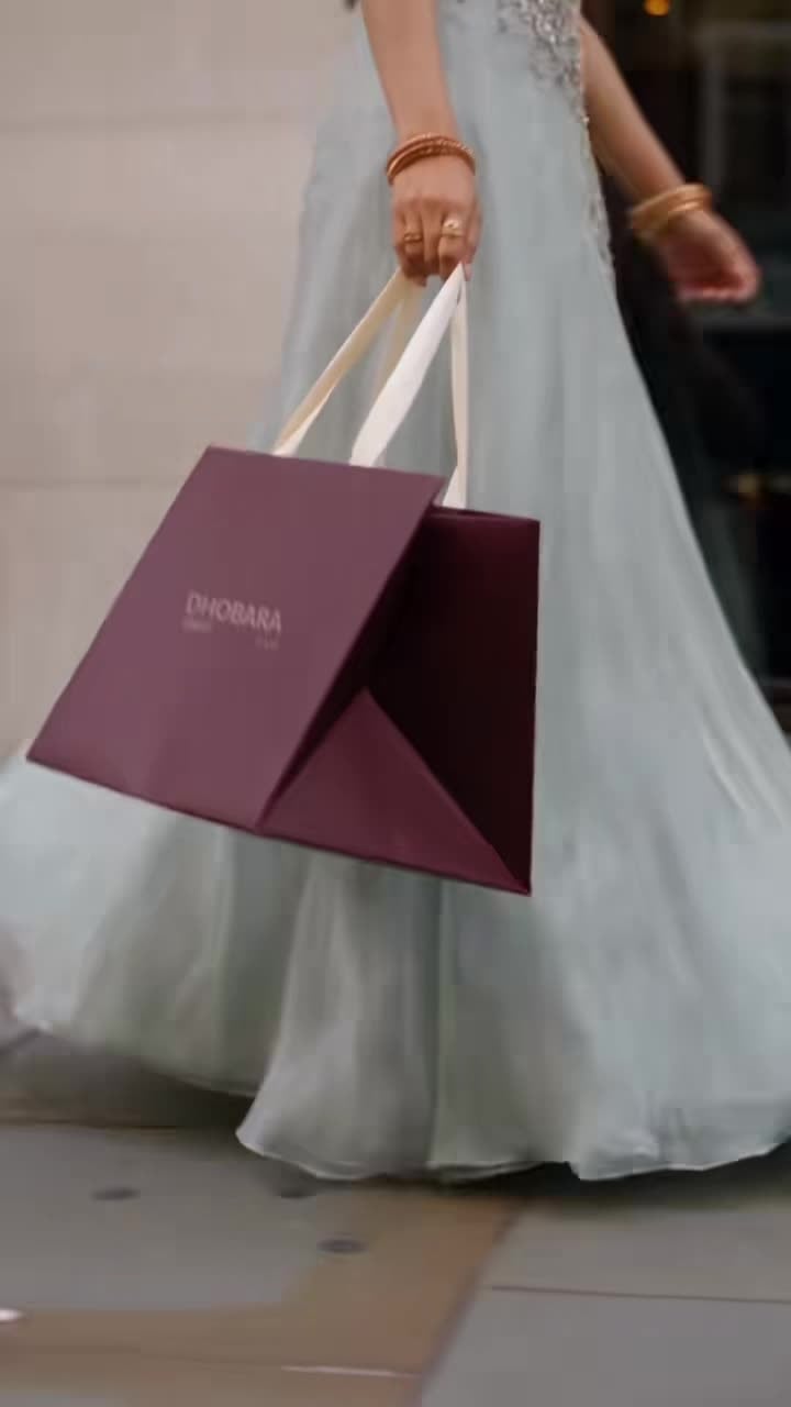 Model carrying a Dhobara shopping bag